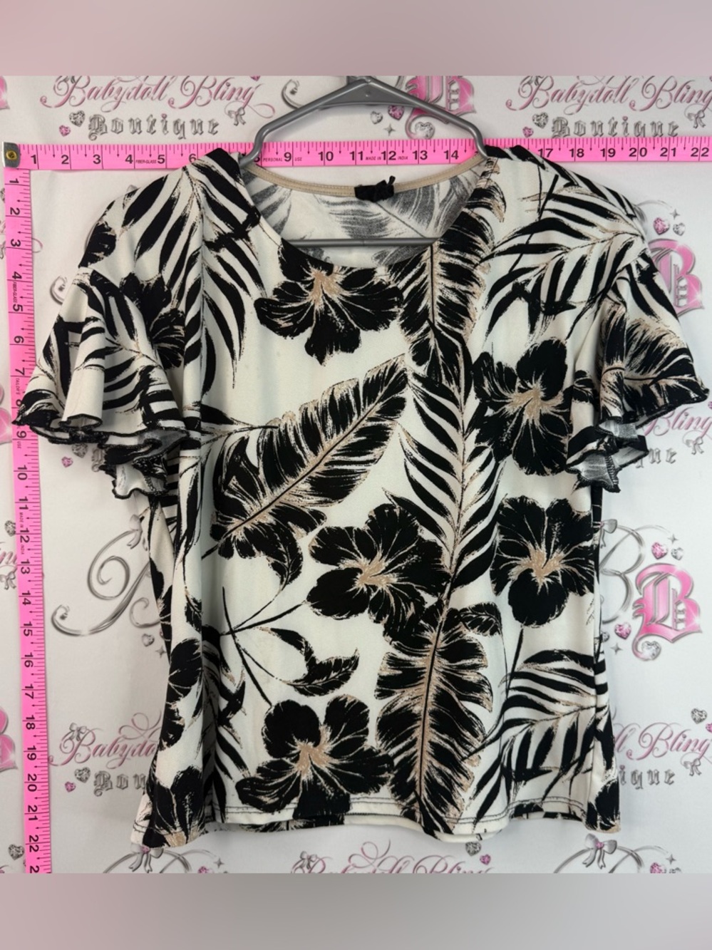 W5 T-shirt flowers brown Black & Ivory Floral Flutter-Sleeve Tee